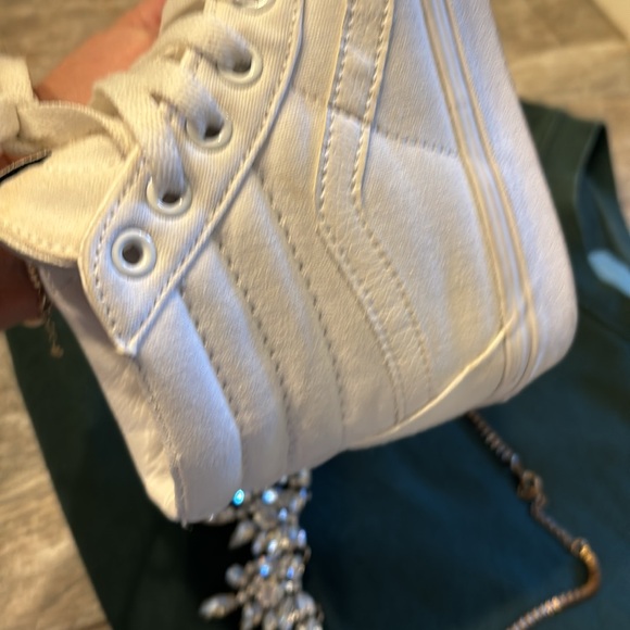 KICK IT with these Hi top Vans - Picture 12 of 13